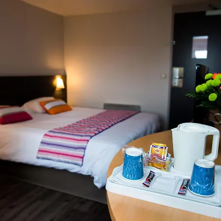 Otel Kyriad 3*
