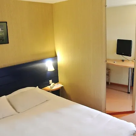Kyriad Otel 3*